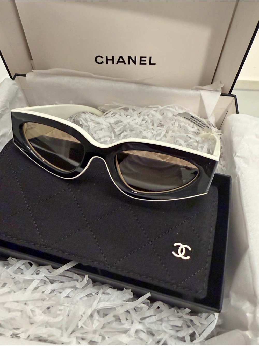 CHANEL Black and White Retro Cat-Eye Sunglasses